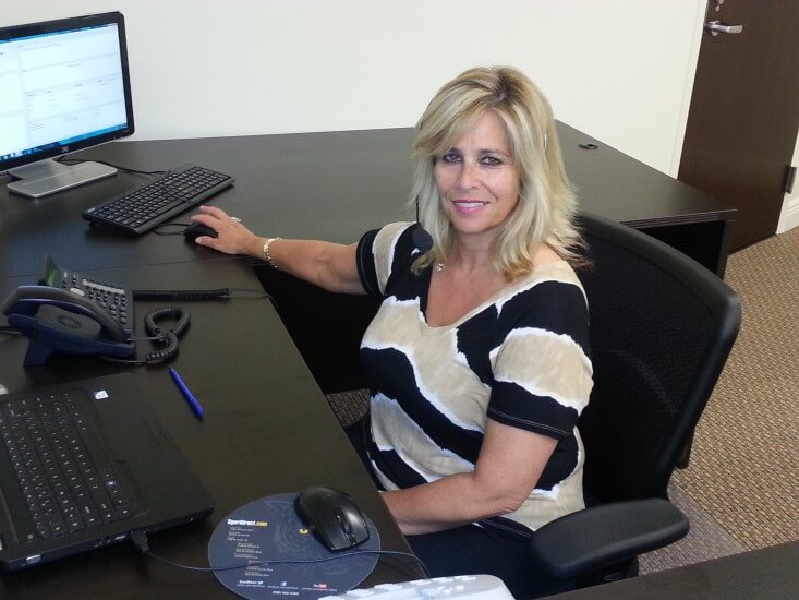 776-Receptionist-733x550.jpg